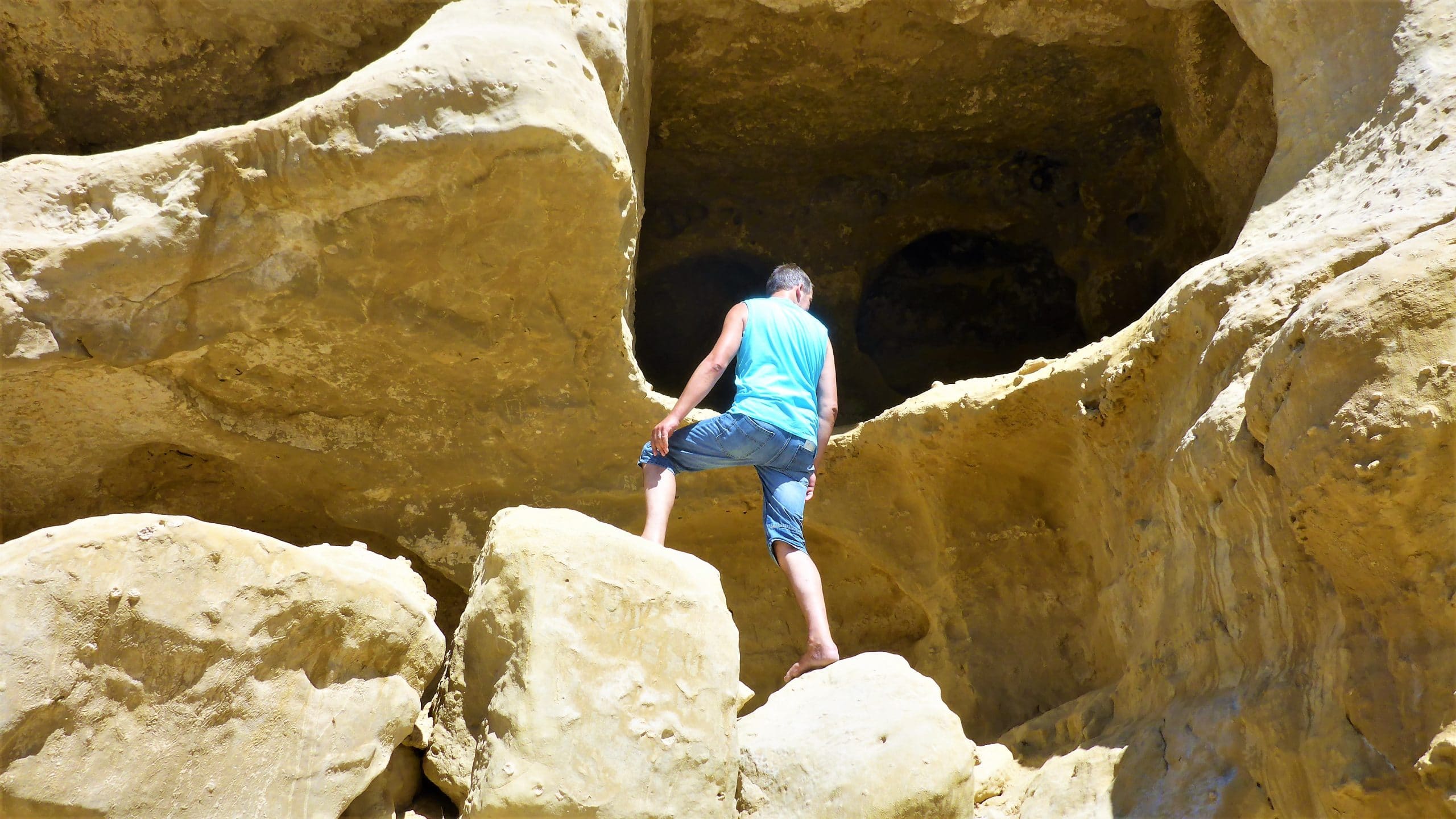 Sehenswürdigkeiten Kreta Santorin  Höhlen am Strand von Matala