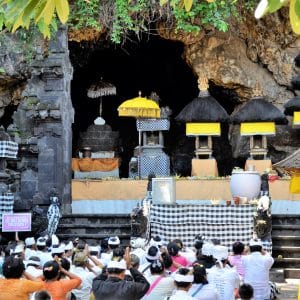Zeremonie im Pura Goa Lawah Tempel