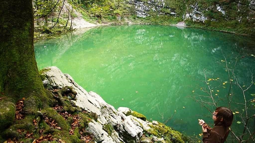 Sloweniens kürzester Fluss entspringt in einem mächtigen Quellsee